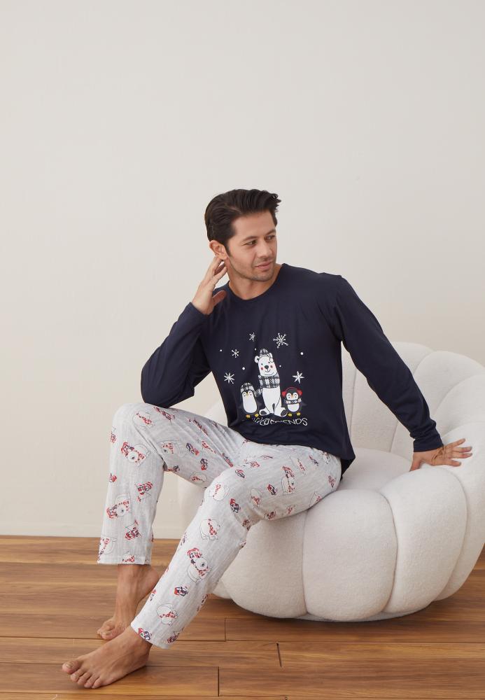 Pijama barbati Craciun "FOREVER FRIENDS " maneca lunga ,pantaloni lungi,Culoare Bleumarin ,Engros